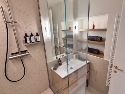Italian shower room with washbasin