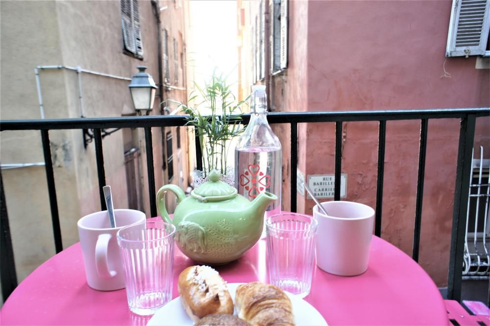 Balcony in the Old Nice and Breakfast